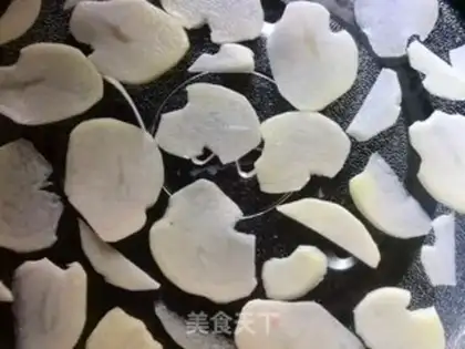 Make Microwave oil-free chips step 1