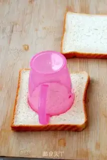 Make Toast eggs step 1