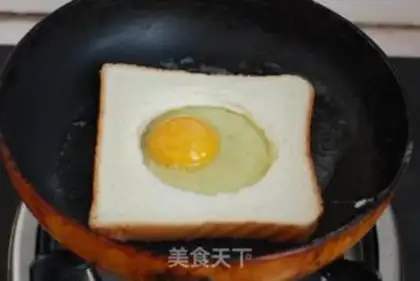 Make Toast eggs step 4