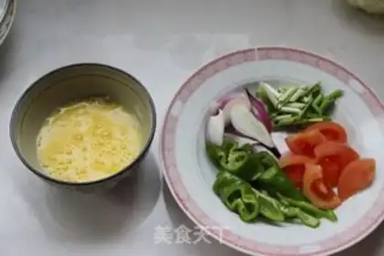 Make Egg-fried stick noodles step 1