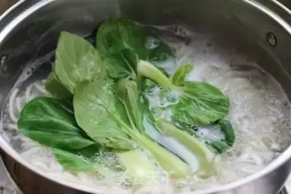 Make Egg-fried stick noodles step 3