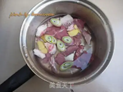 Make Sugar cane lamb soup step 1