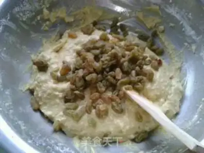 Make A melon raisin step 3