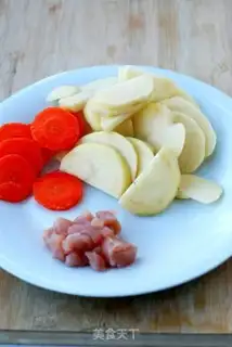 Make Christmas tree salad step 1