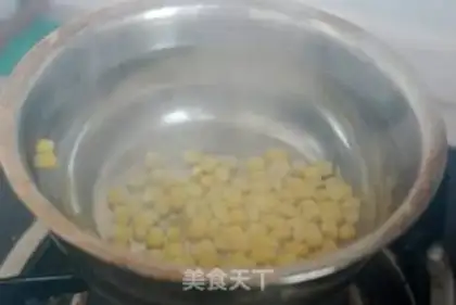 Make Christmas tree salad step 3