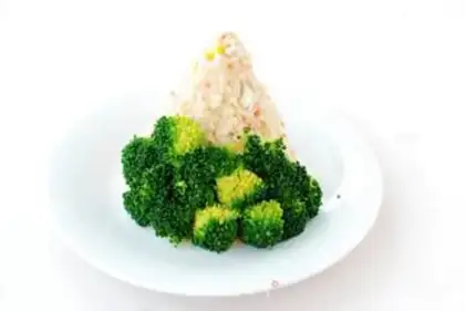Make Christmas tree salad step 10