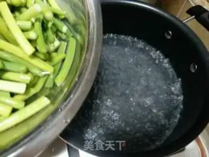 Make Garlic fried meat step 1