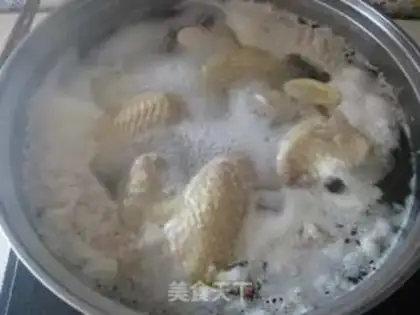 Make Garlic sauce, fried chicken wings step 1