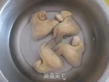 Make Garlic sauce, fried chicken wings step 2