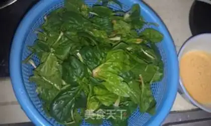 Make Spinach fried eggs step 0