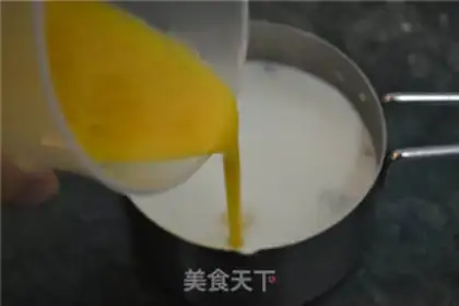 Make Jelly hands tore bread step 2