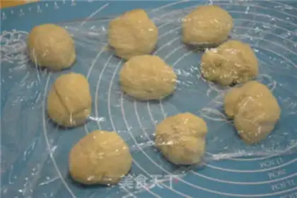 Make Jelly hands tore bread step 6