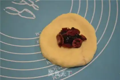 Make Jelly hands tore bread step 7
