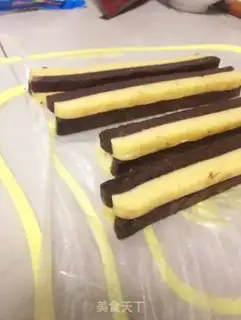 Make Two-coloured Chessies step 14