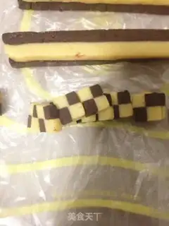 Make Two-coloured Chessies step 15