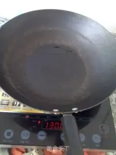 Make Pumpkin fried eggs step 1