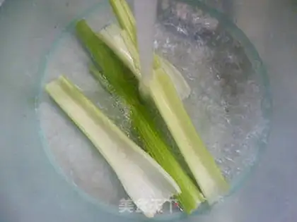 Make Celtic fried fragrance step 1