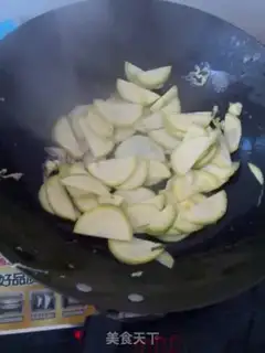 Make Pumpkin fried eggs step 4