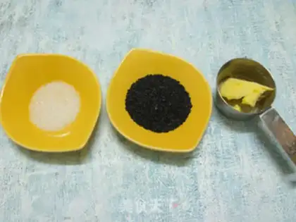 Make Black Sesame Pie step 0