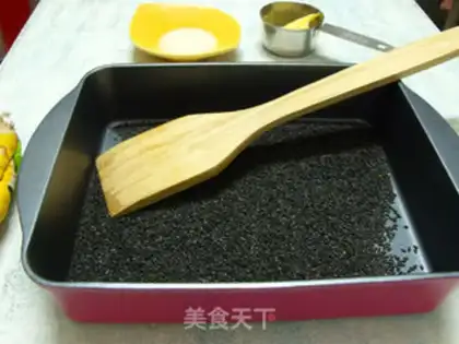 Make Black Sesame Pie step 1