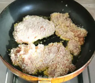 Make Fried chicken leg sandwich step 8