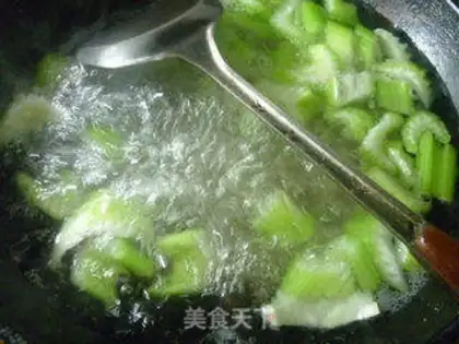 Make Five flowers and a celery step 4