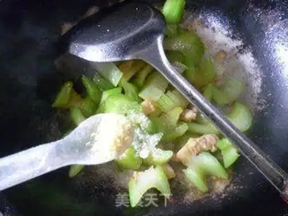 Make Five flowers and a celery step 10