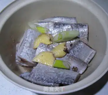 Make Jell-O fish step 1