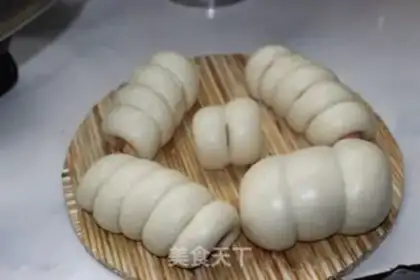 Make Ham pine rolls step 8