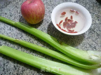 Make Apple with celery step 0