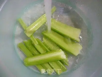 Make Apple with celery step 1