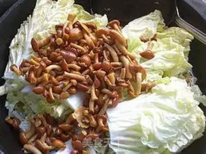 Make Rolling mushroom stew step 4