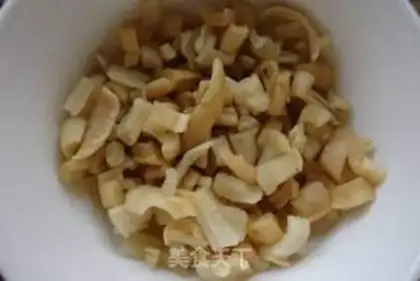 Make radish and fried meat step 1