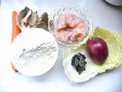 Make Three shrimp dumplings step 0