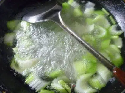 Make Weenie fried celery step 4