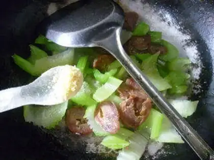 Make Weenie fried celery step 8