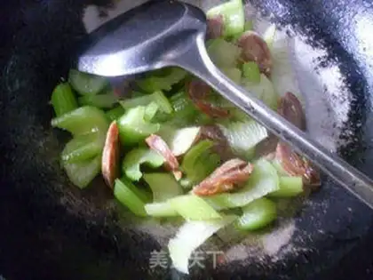 Make Weenie fried celery step 9