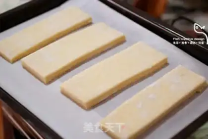 Make Strawberry Napoleon step 1