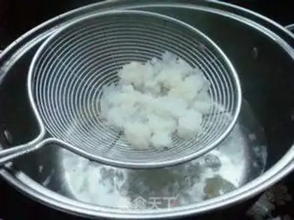 Make Watermelon coconut snow clams step 1