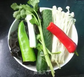 Make cucumber-mixed gill mushrooms step 0