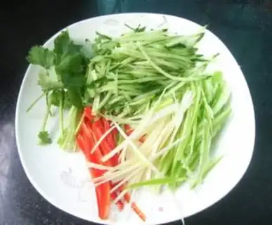 Make cucumber-mixed gill mushrooms step 1