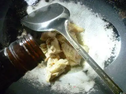 Make Two mushrooms fried chicken wings step 7