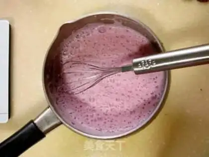 Make Strawberry milk pudding step 1