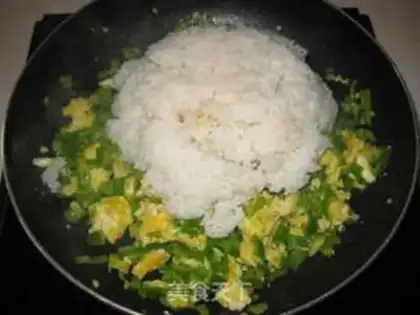 Make Pelican egg fried rice step 7
