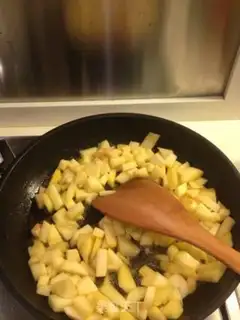Make Cinnamon apple pie step 1