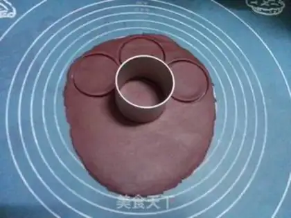Make Rose cookies step 7