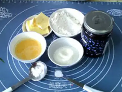 Make A jam sandwich cake step 0
