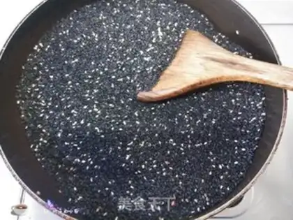 Make Sweet sweet sesame peanut sugar step 2