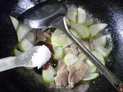 Make Pork gravy starts to bloom at night step 16