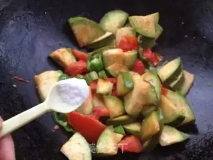 Make Tomato fried eggplant step 2
